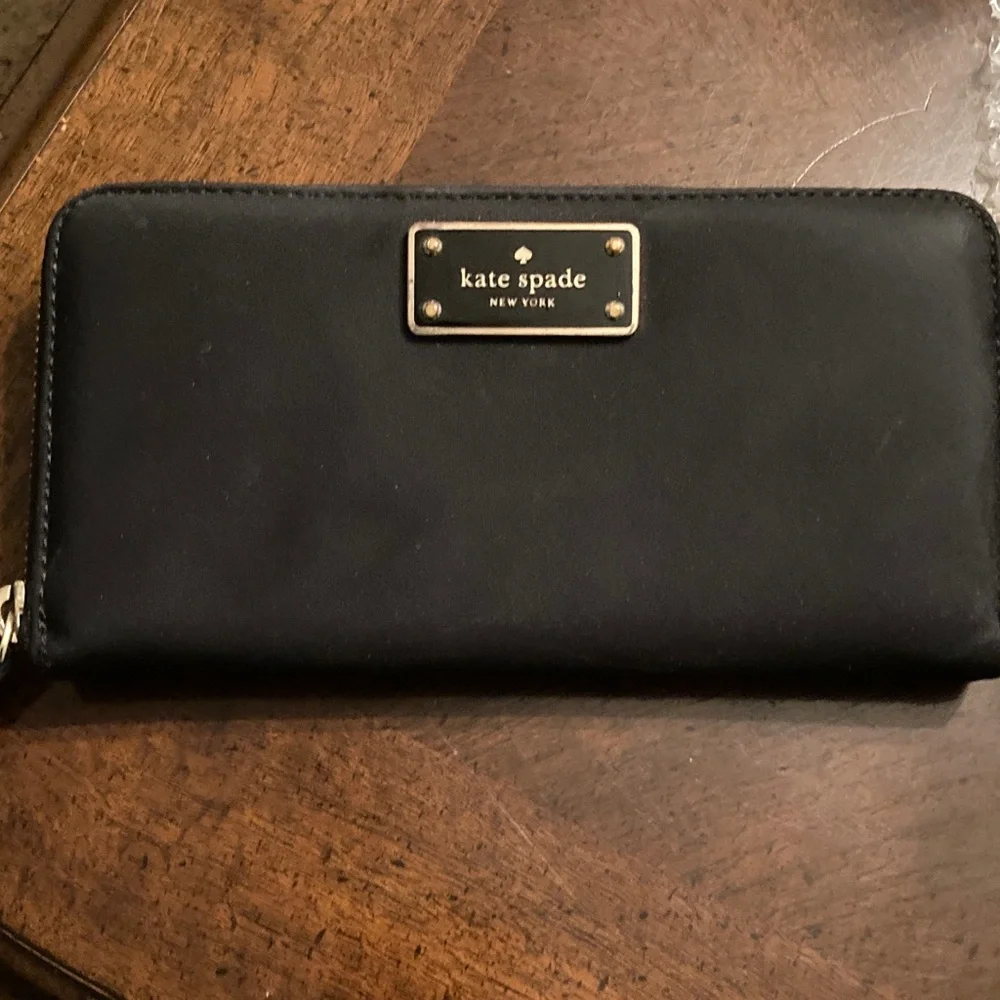 Kate Spade EUC Black Nylon Wilson Road Neda with 14k Light Gold hardware. - Picture 1 of 8